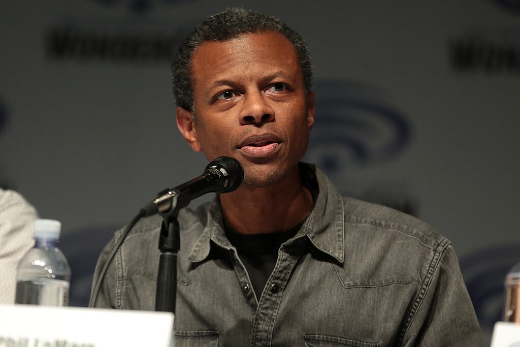 1024px-Phil_LaMarr_by_Gage_Skidmore_2-2.jpg