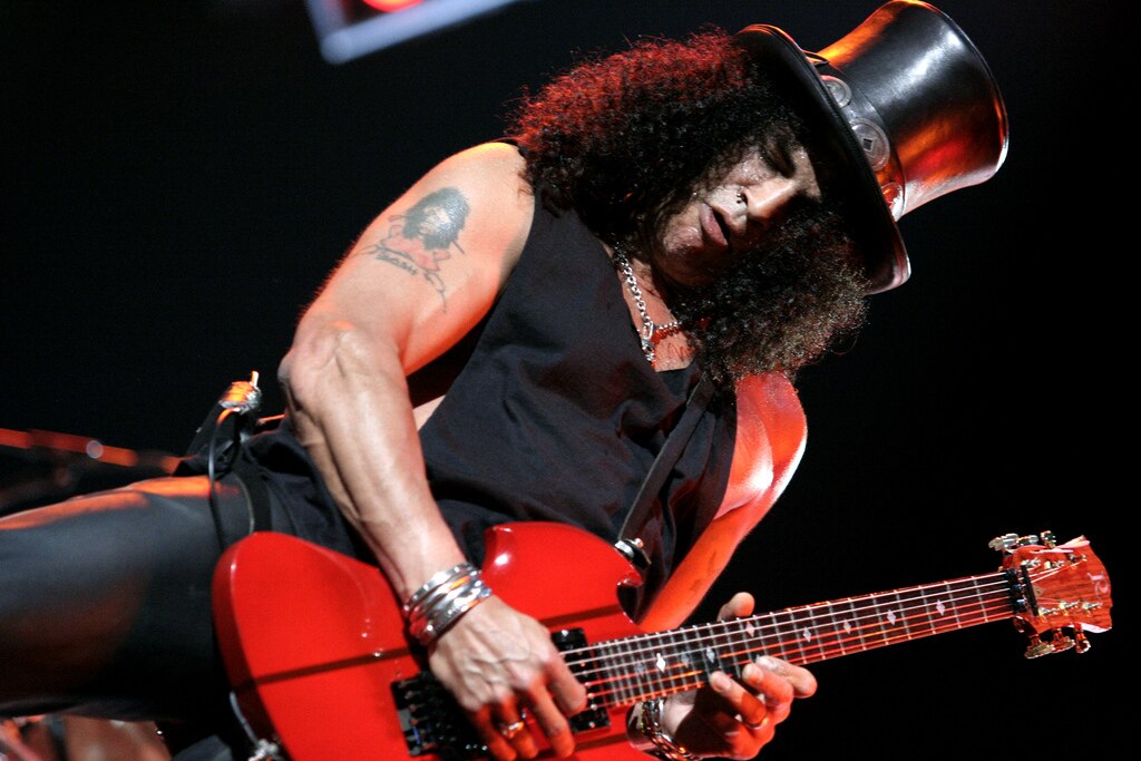 1024px-Slash_4-1.jpg