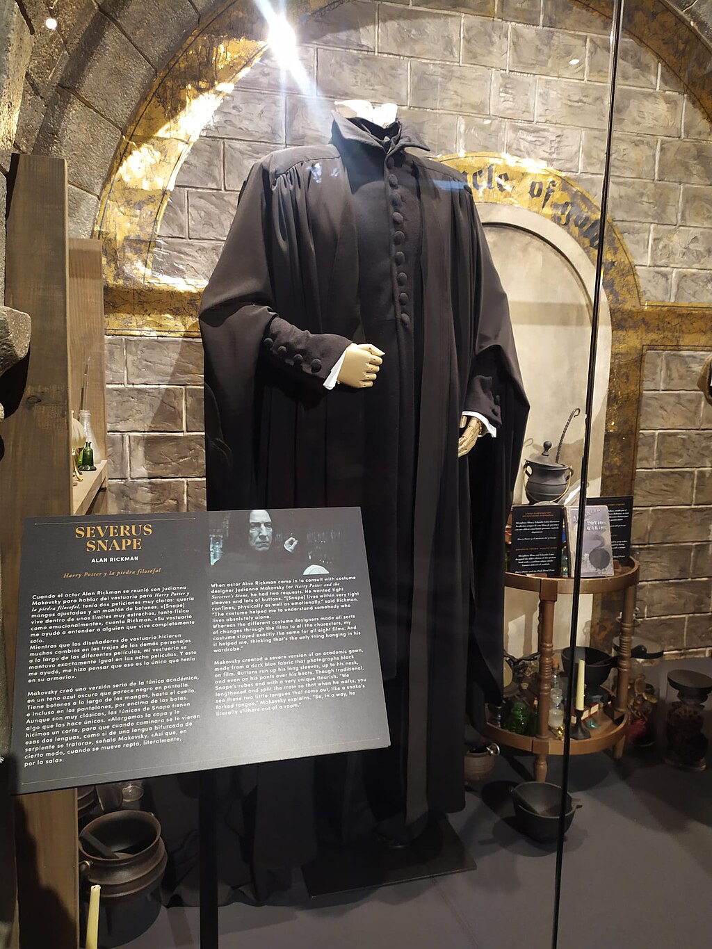 1024px-Traxe_de_Severus_Snape_na_Harry_Potter_Exhibition_Barcelona_2024.jpg