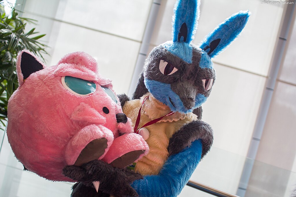1024px-avcon2012-lucariojigglypuff-1.jpg