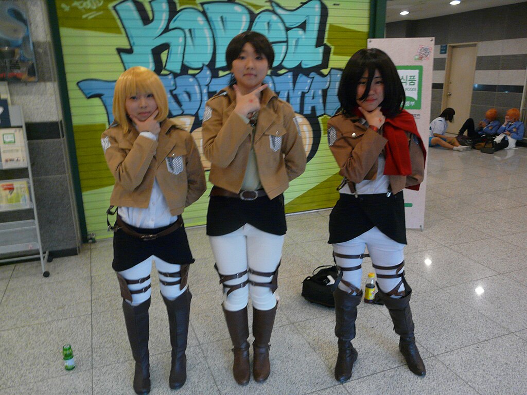 1024px-cosplayoferenyeagermikasaackermanandarminarlertfromattackontitanatthe2013comicworldseoul041.jpg