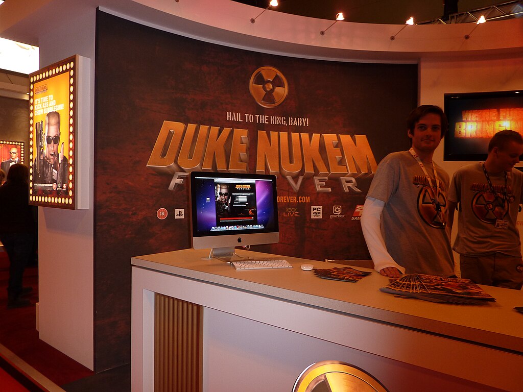 1024px-dukenukemstandin18areaatthegadgetshowlive5616408281-1.jpg