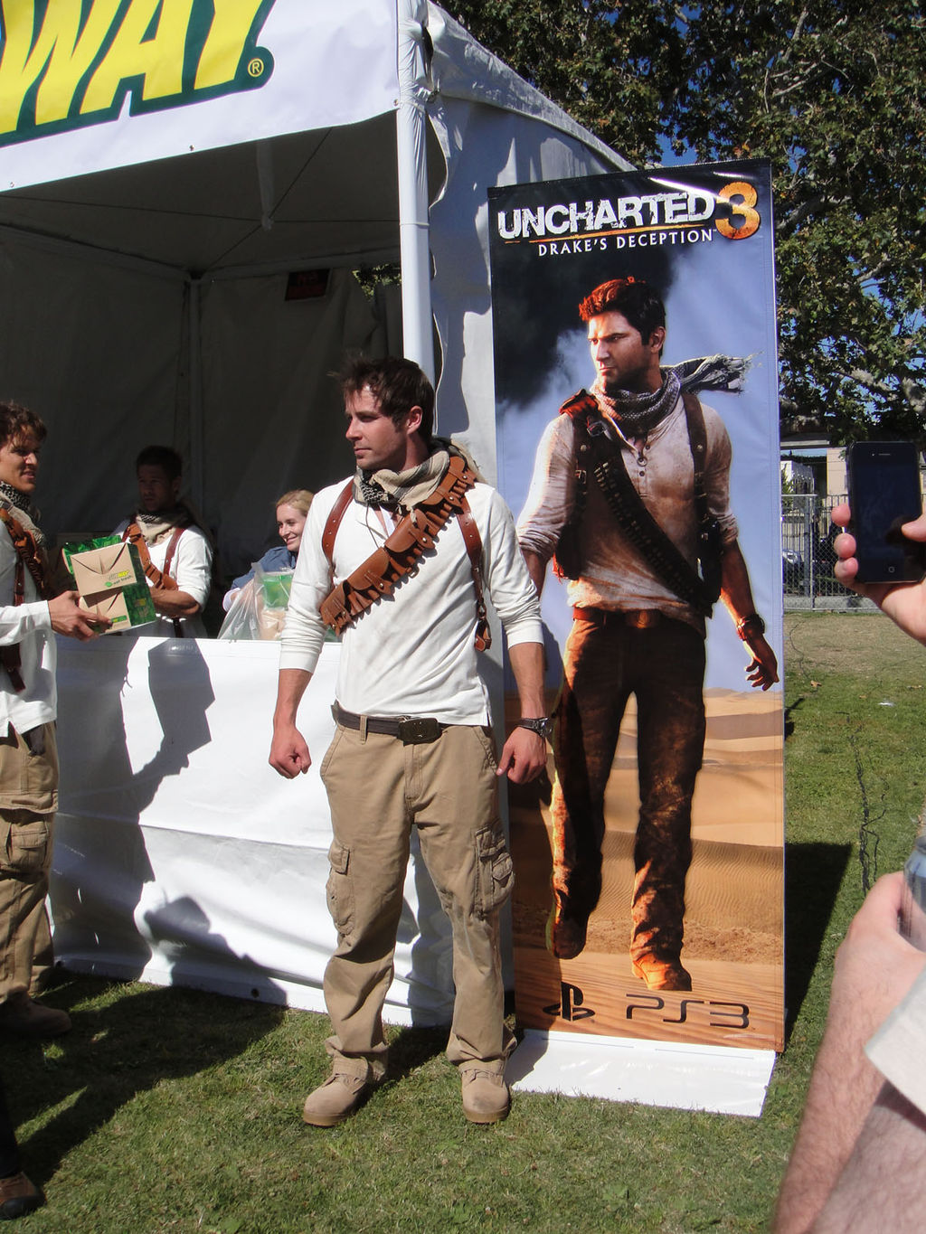 1024px-e32011-sonymediaevent-nathandrakefromunchartedposeswithhisbanner5811251794-1.jpg