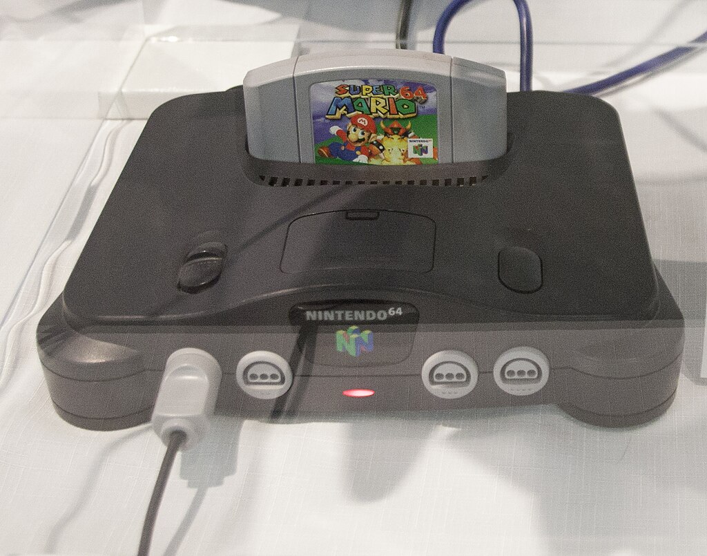 1024px-nintendo64withamario64cartridge7973388038.jpg