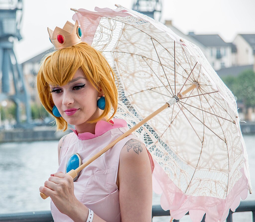 1024px-princesspeachcosplay-mcmcomicconlondon201626791513763-1.jpg