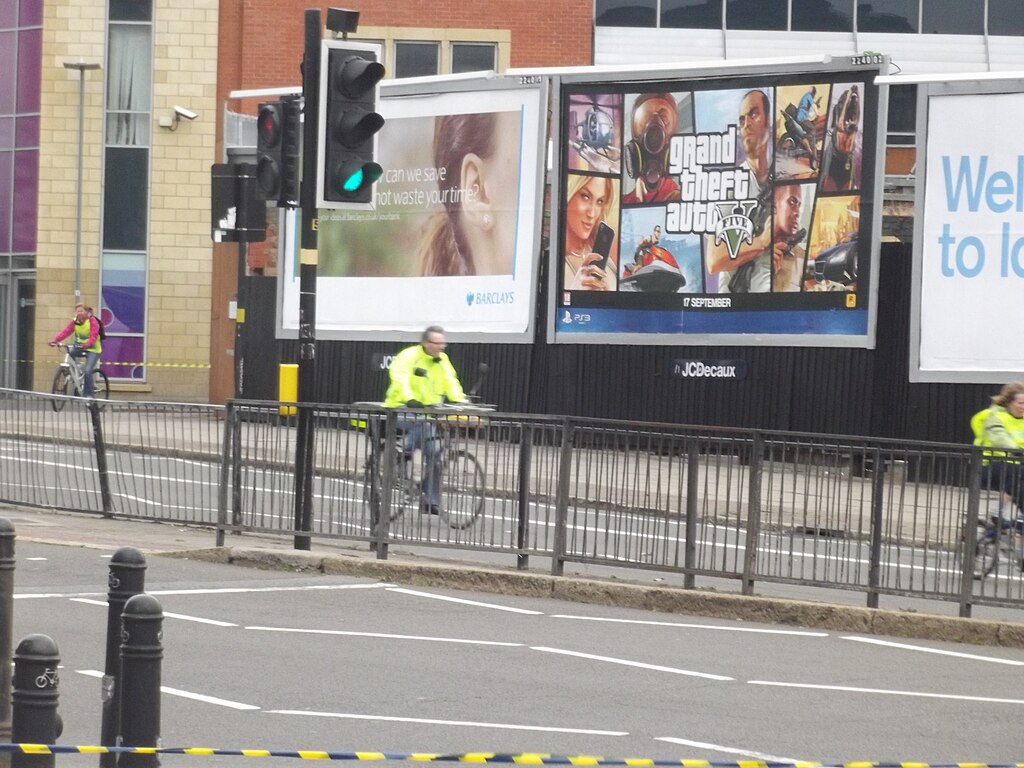 1024px-skyridebirmingham2013-highstreetderitenddigbeth-billboard-grandtheftautov.jpg