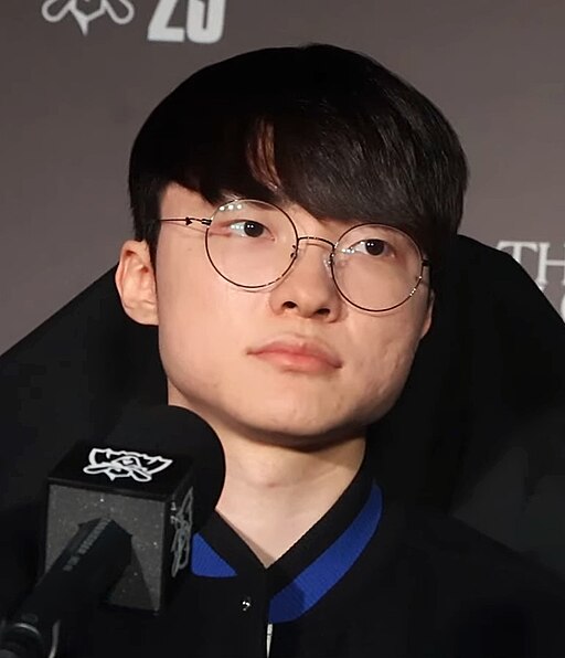 512px-faker2023worldswinningteaminterview.jpg