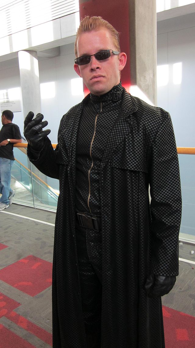 Albert_Wesker_cosplayer_at_FanimeCon_2010-05-30-1.jpg