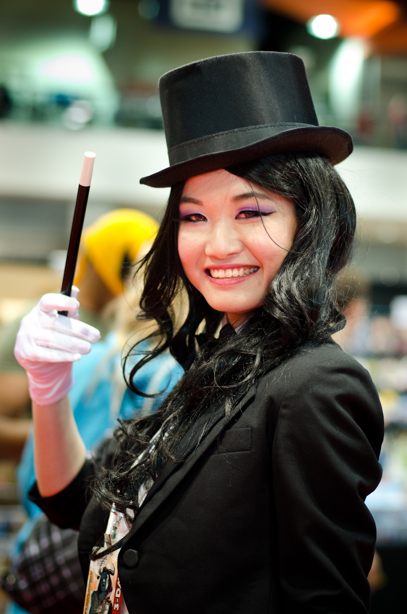 C2E2_2013_-_Zatanna_252887015657712529-1.jpg