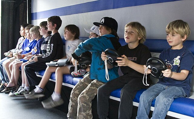 Children_playing_video_games.jpg