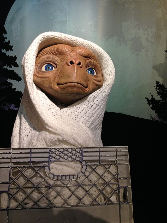 E.T._figure_at_Madame_Tussauds_London-2.jpg