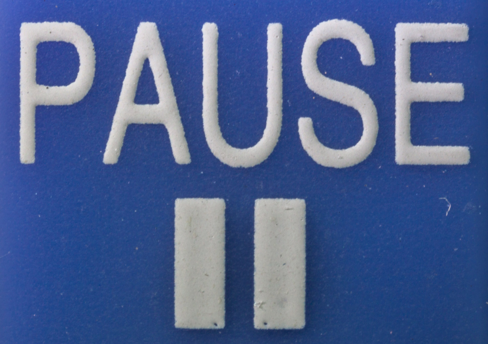 PAUSE-button_-_Macro_photography_of_a_remote_control-2.jpg