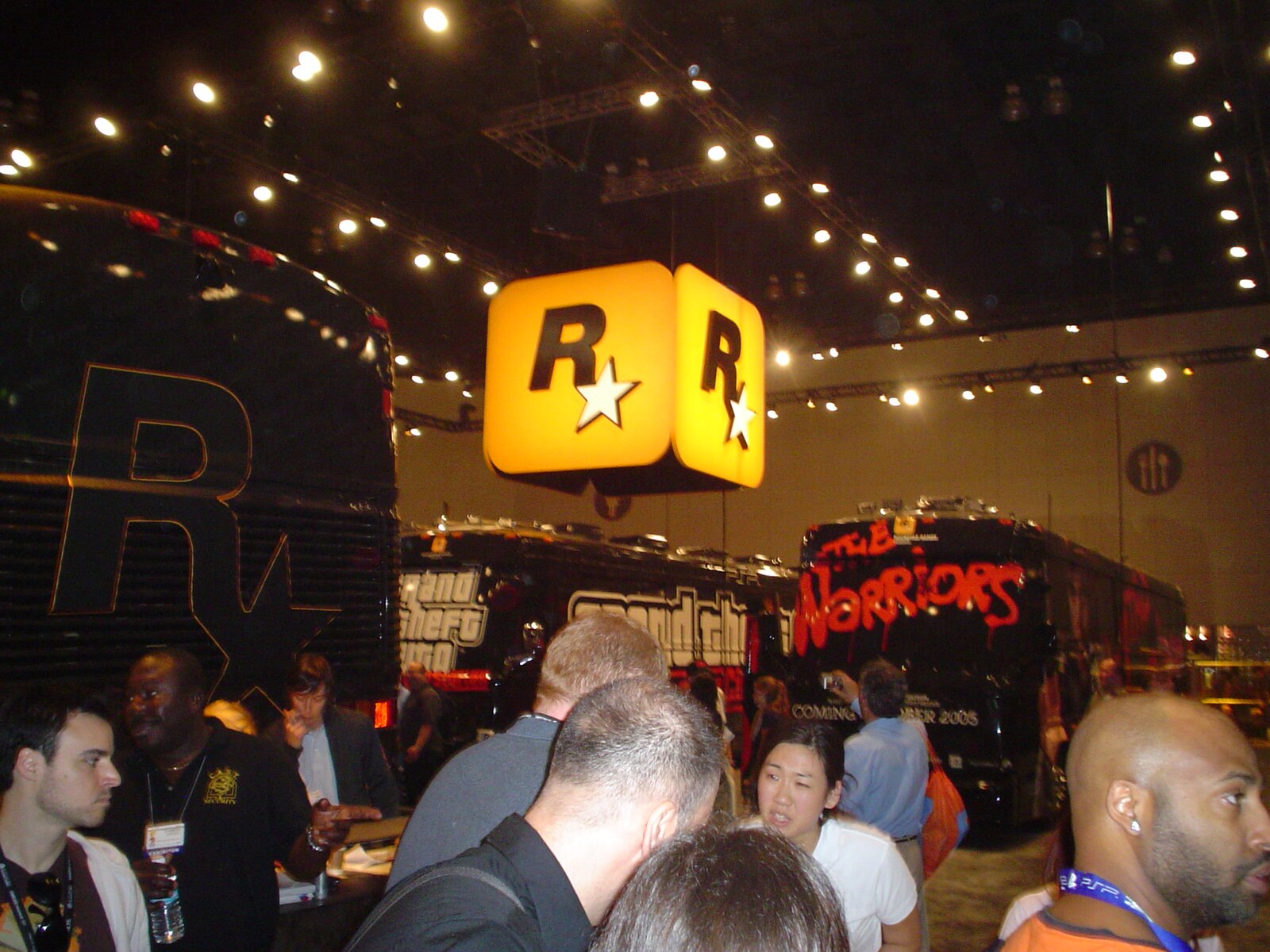 Rockstar_Games_buses_at_E3_2005.jpg