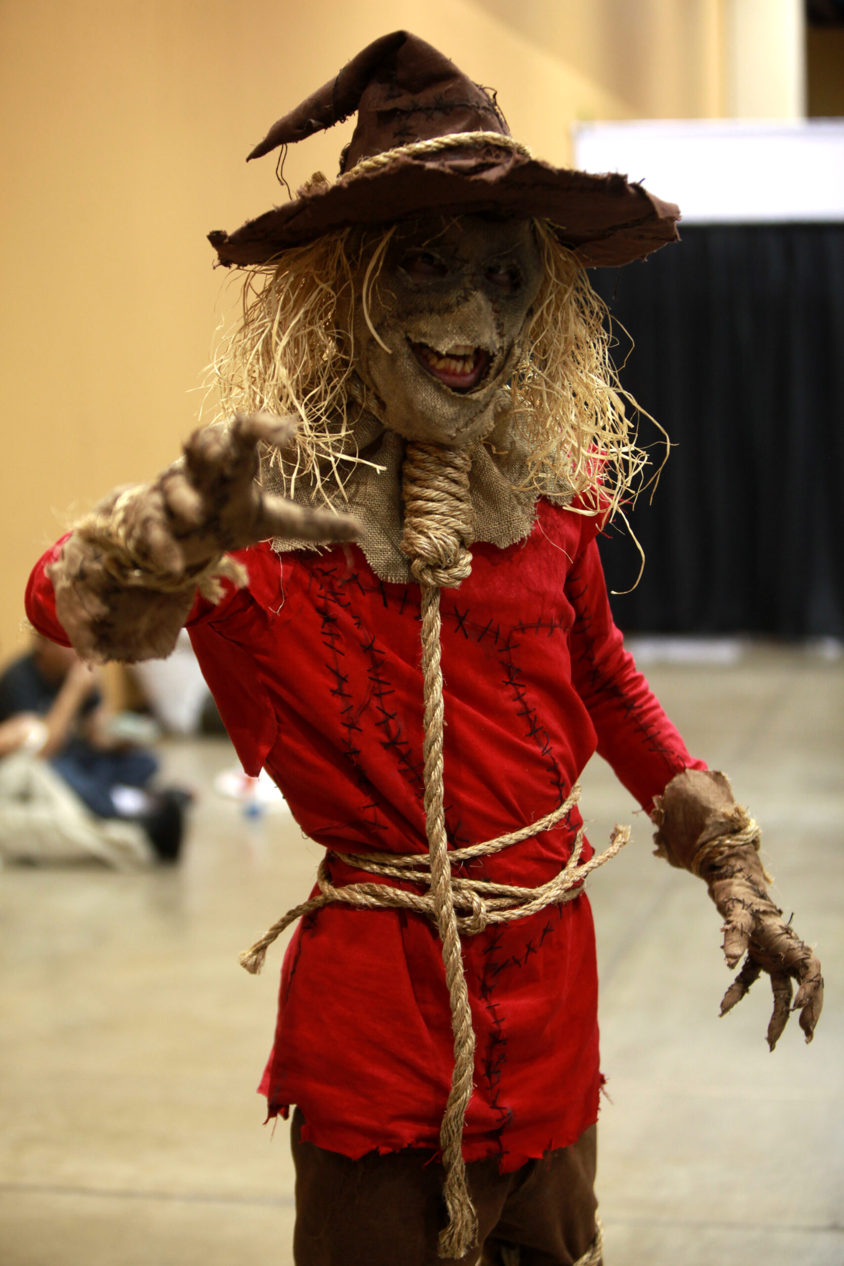 The_Scarecrow_cosplayer_2528121646751332529-scaled-1.jpg