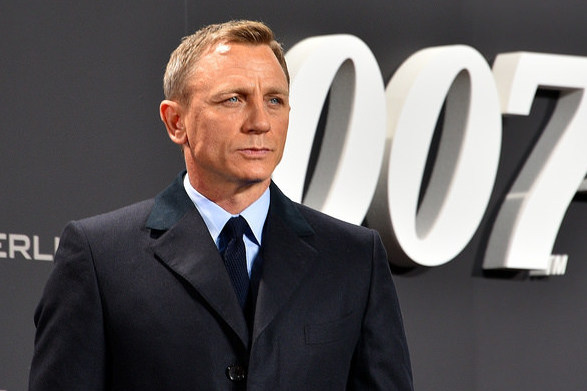 danielcraig-filmpremierespectre007-ontheredcarpetinberlin22387409720-1.jpg