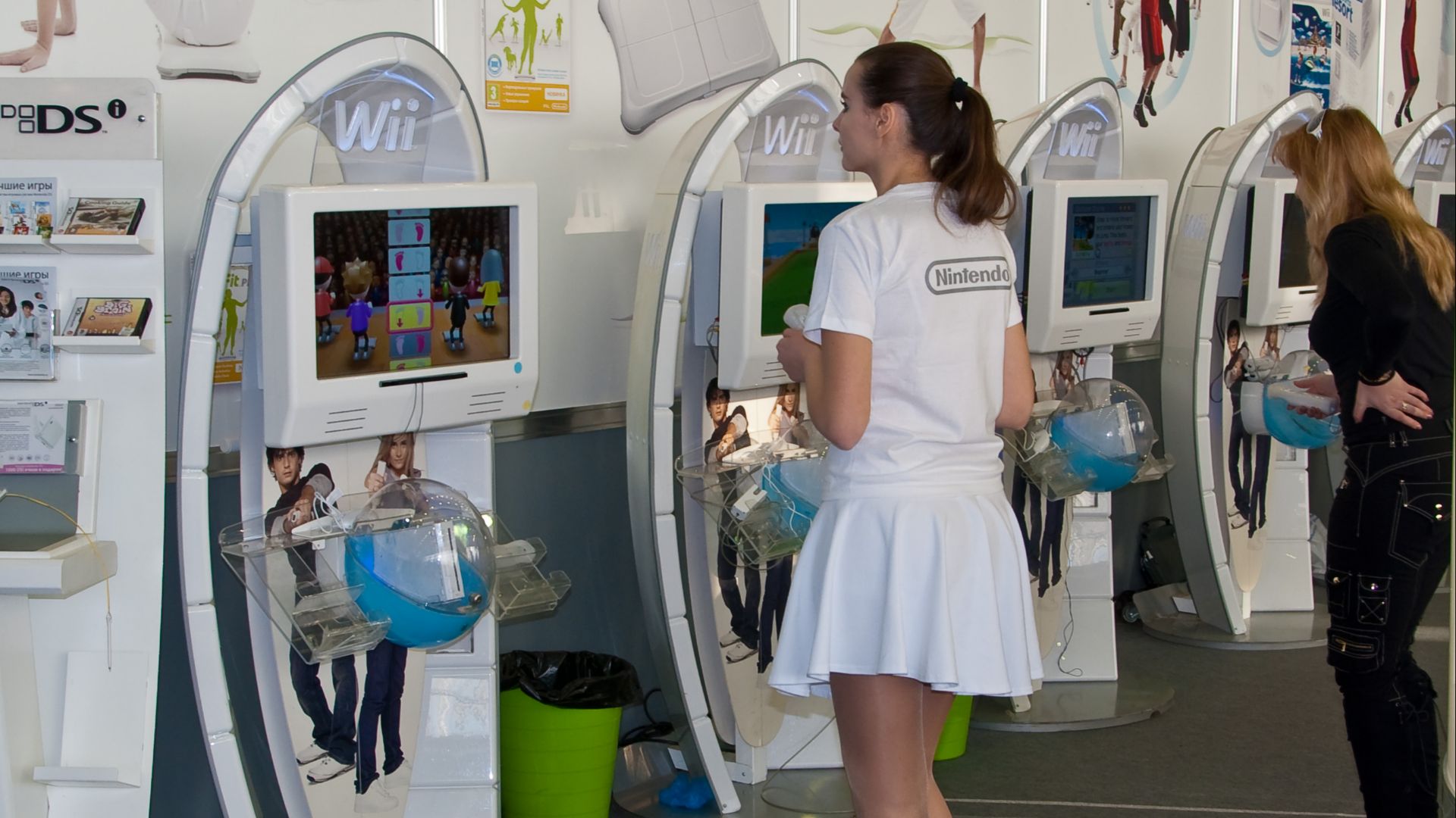 File:Wii Fit girl at Igromir 2009 (4081925694).jpg
