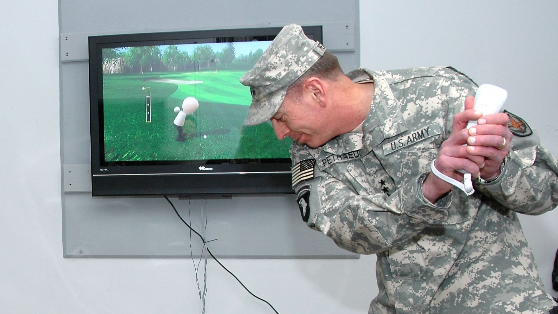 File:Petraeus Wii.jpg