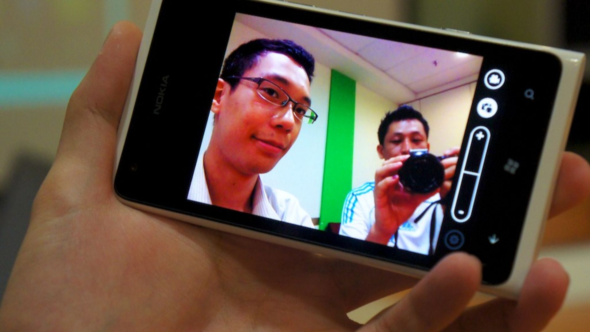 File:Nokia Lumia 900 with front camera active.jpg