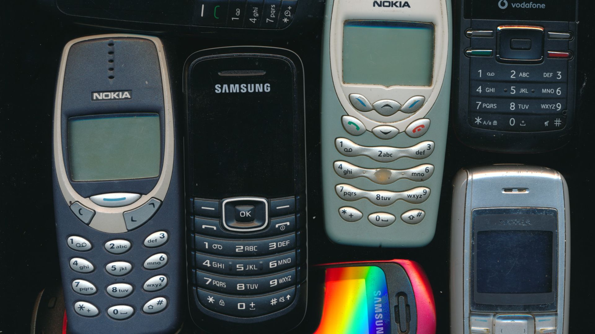 File:Old used cell phones (51888502411).jpg