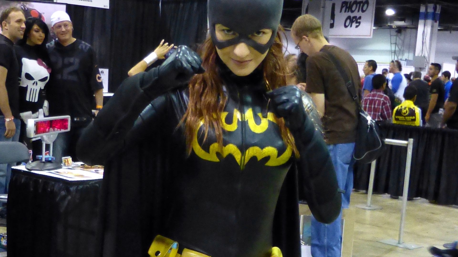 File:WW Chicago 2013 - Batgirl (9520912926).jpg