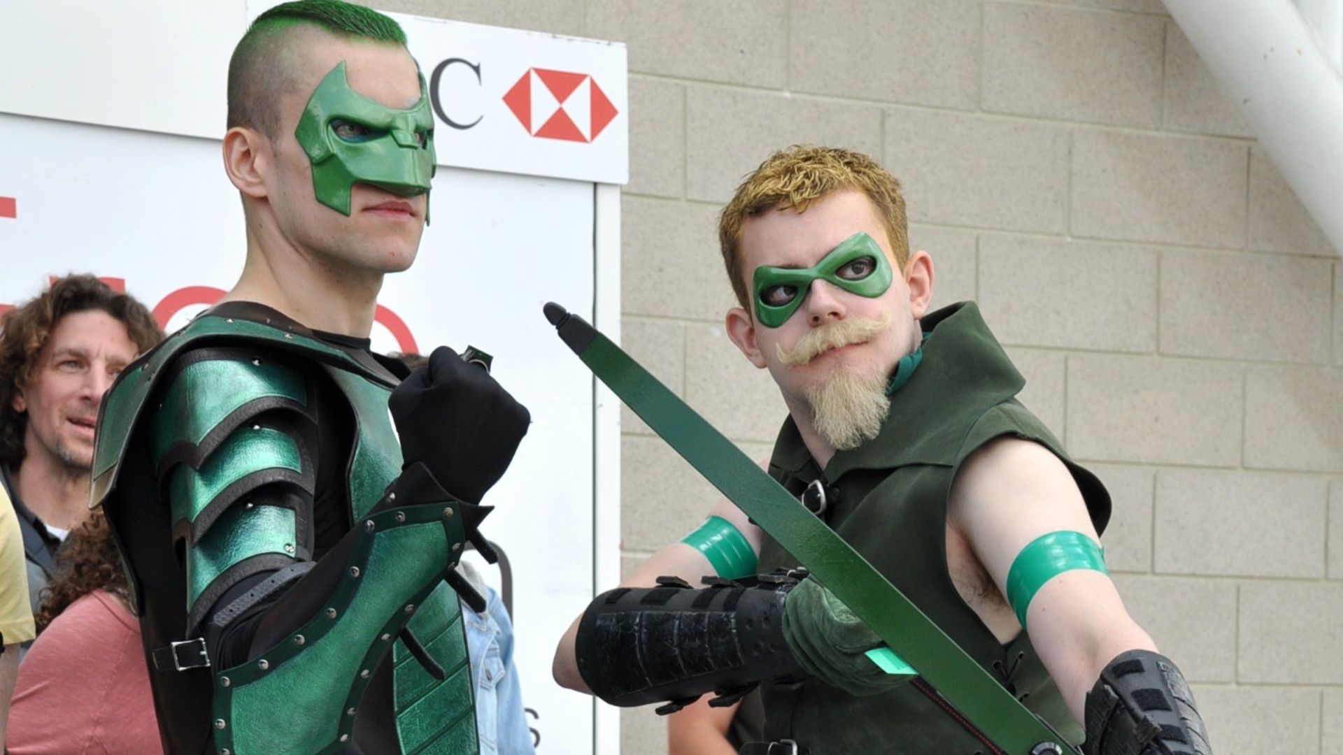 File:MCM 2013 - Green Lantern & Green Arrow (8978125349).jpg