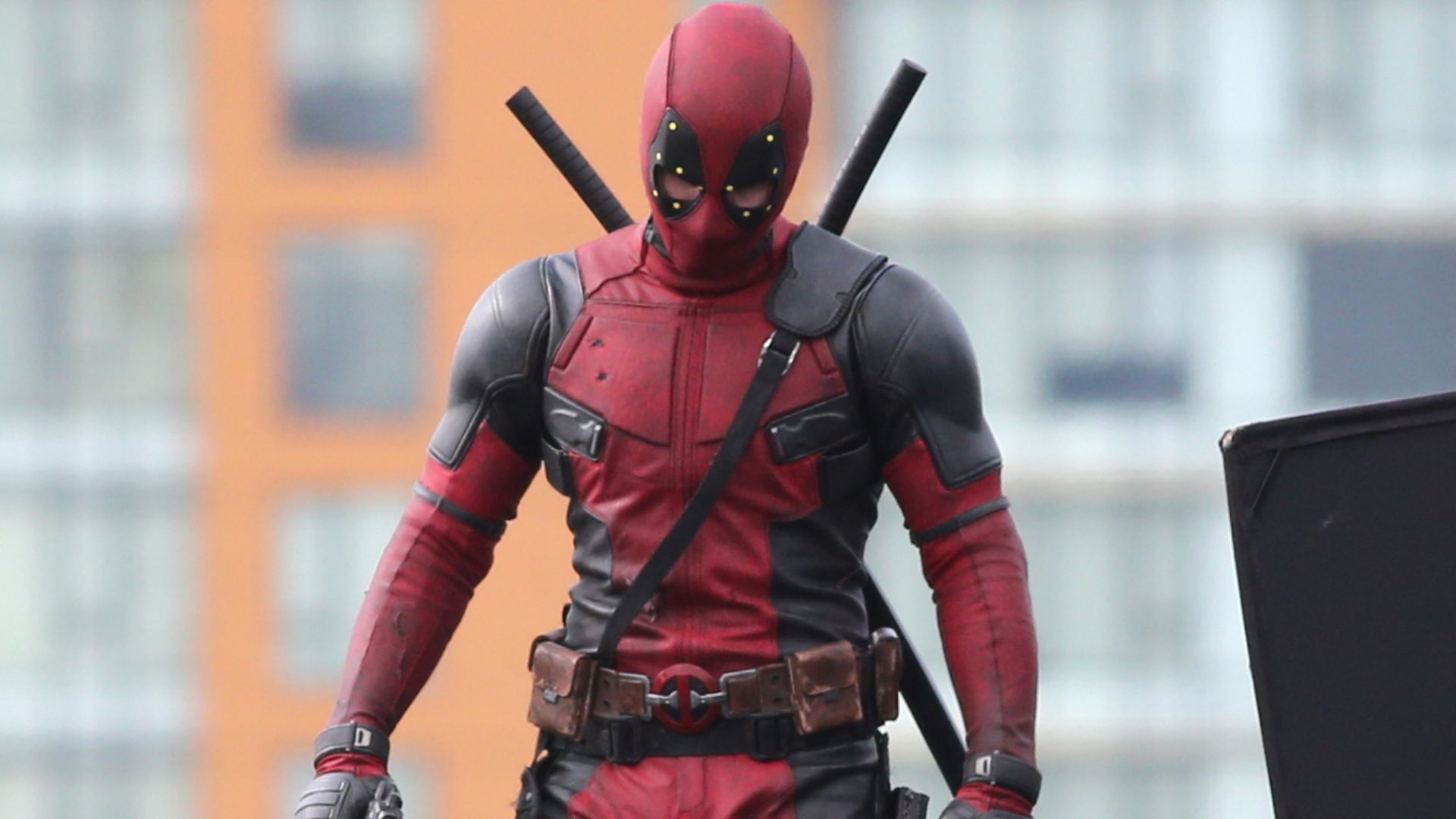 File:Deadpool, Georgia Viaduct, Vancouver, April 6 2015 - 3.jpg
