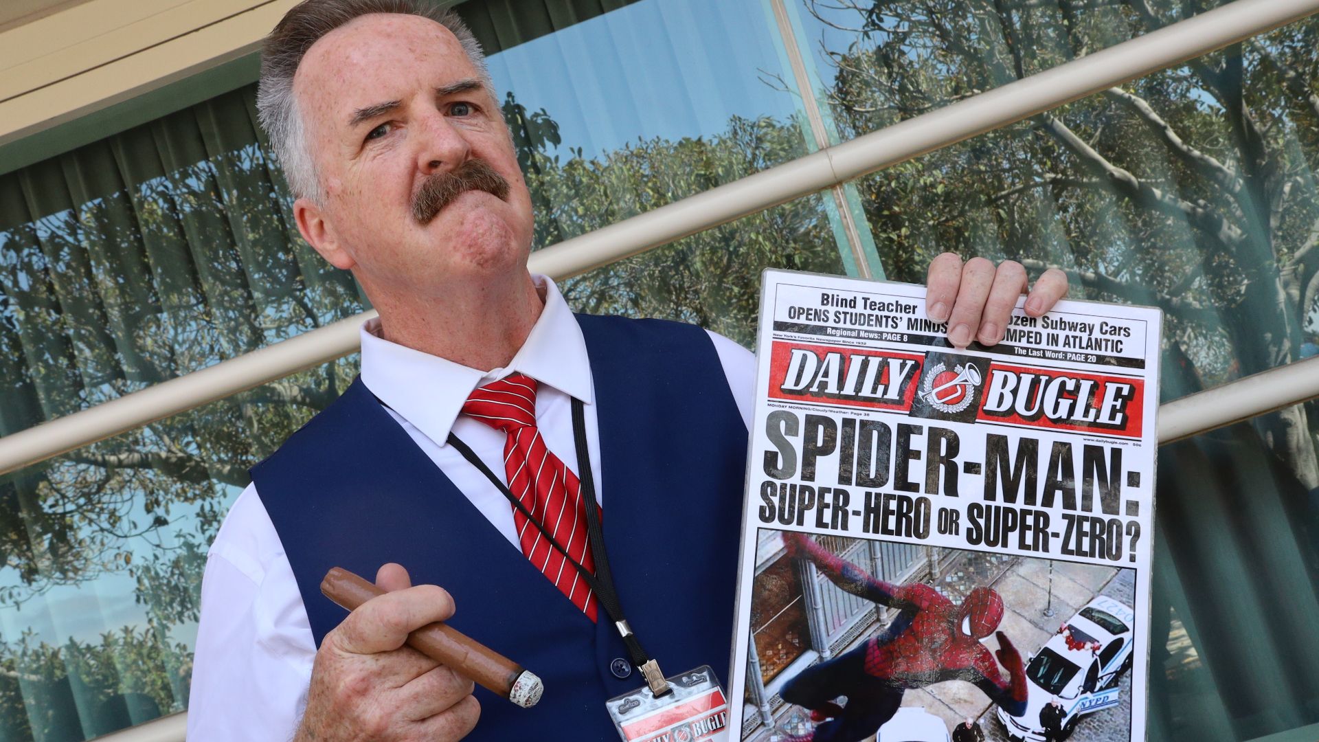 File:J Jonah Jameson cosplay, 2022 San-Diego Comic Con.jpg
