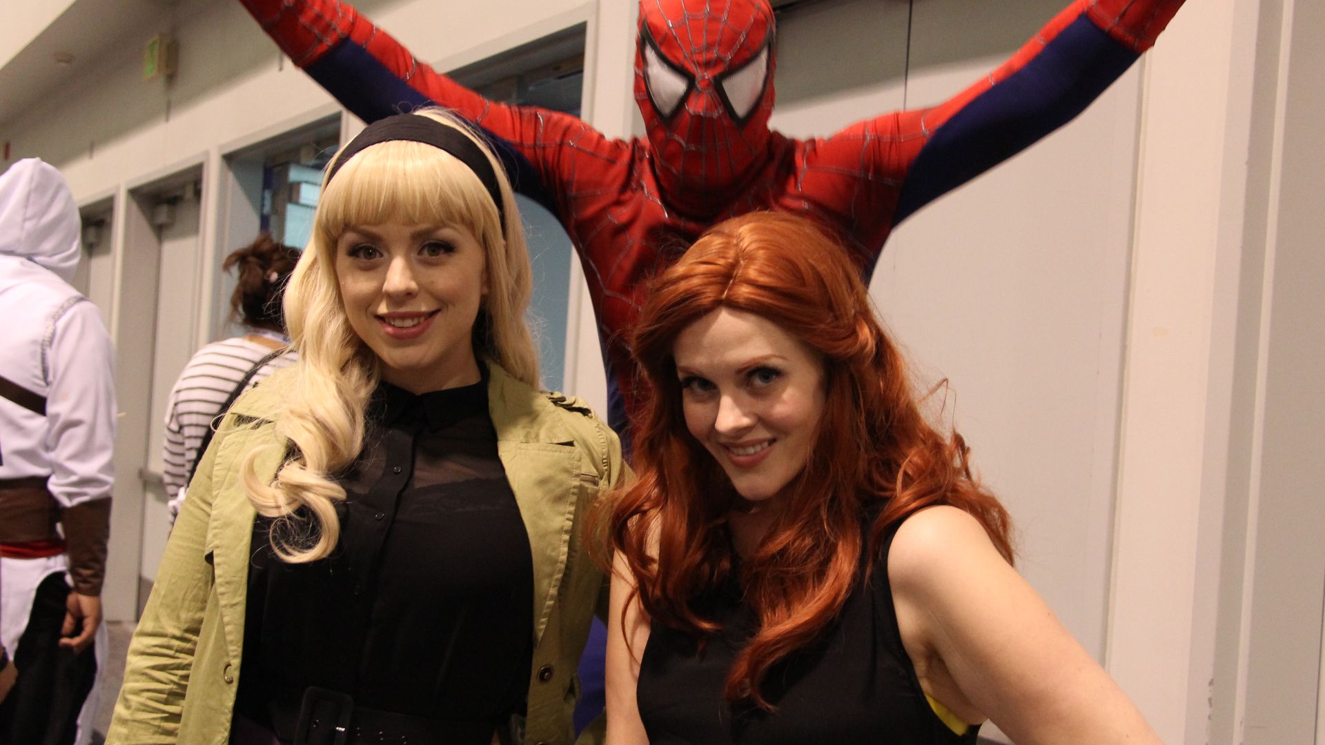 File:WonderCon 2015 - Spider-Man, Gwen Stecy, and Mary Jane (close-up) (17049602815).jpg