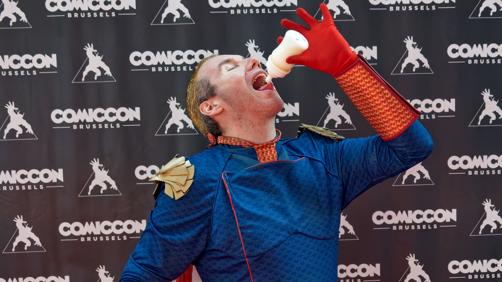 File:Comiccon Brussels 2023 - Cosplay of Homelander 2.jpg