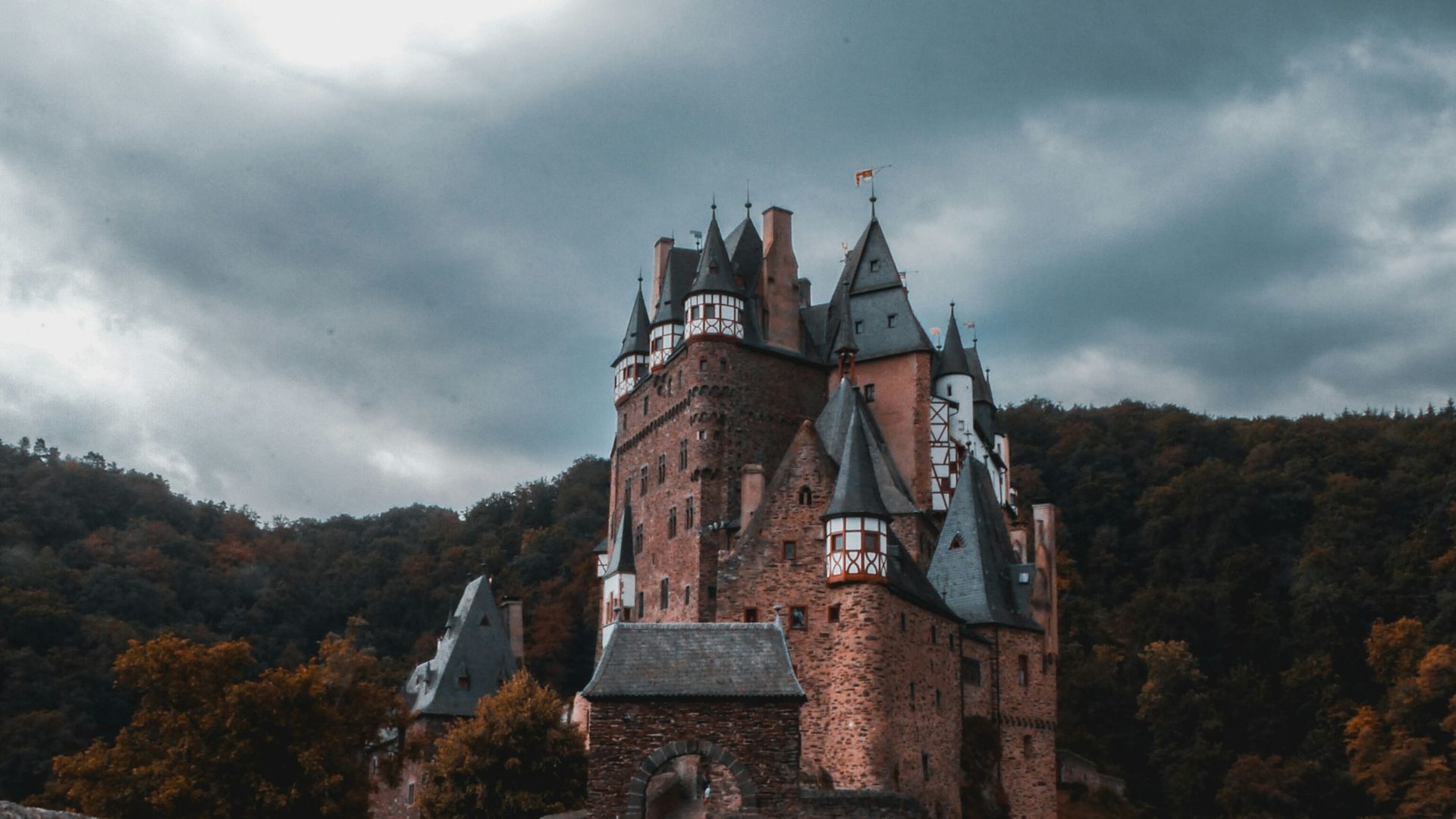 architectural photography of brown and gray castle