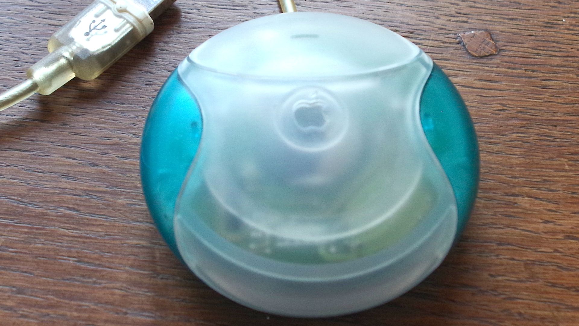File:Apple USB Mouse.JPG