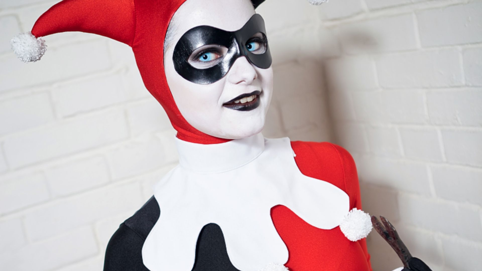 File:Cosplay of Harley Quinn at AVAExpo.jpg