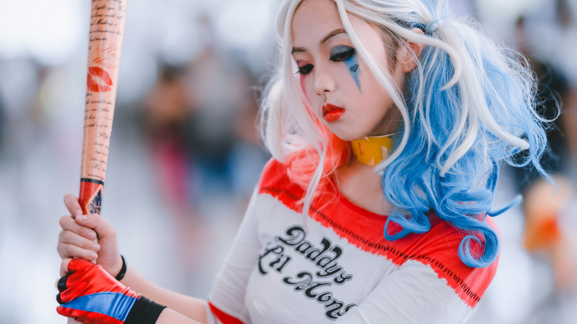 woman wearing harley quinn costume