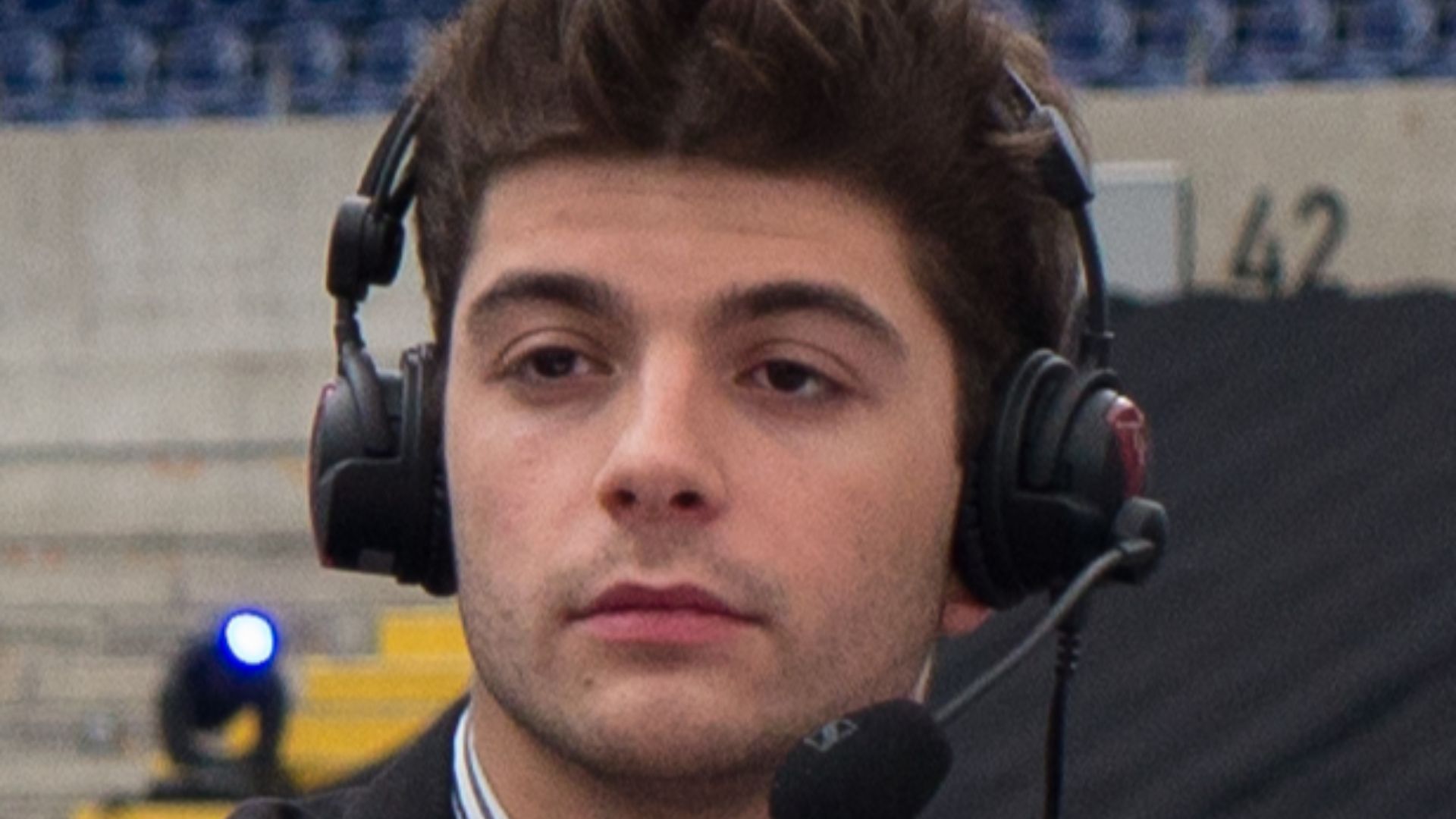 File:Dota 2 desk analysis - ESL One Frankfurt 2014 (cropped to Ceb).jpg