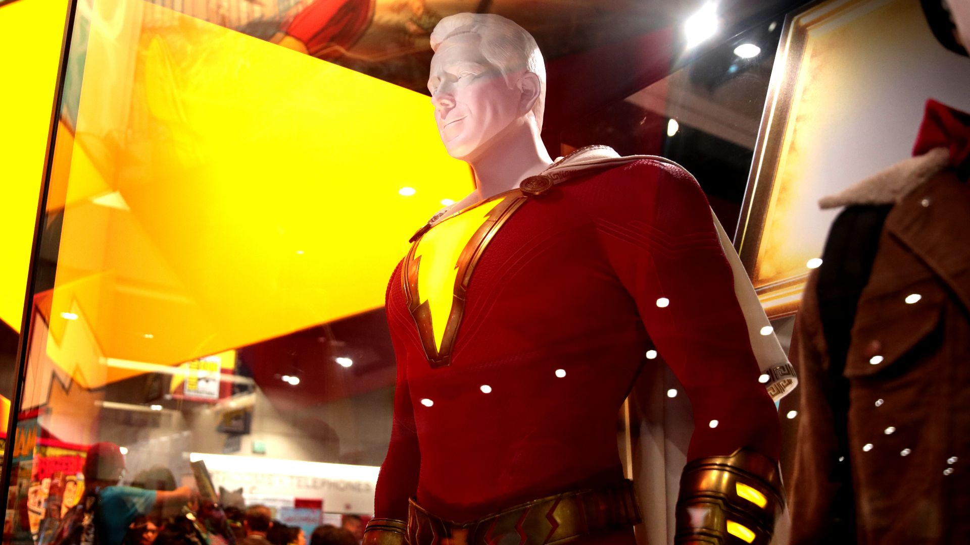 File:Shazam! statue (42689873375).jpg