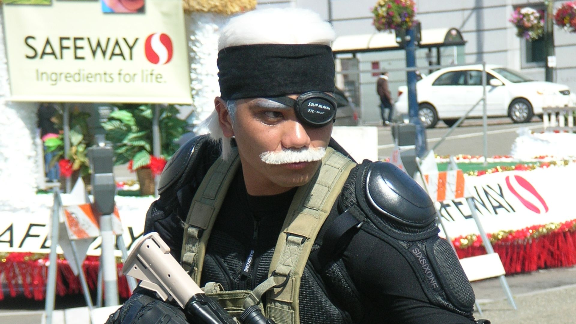 File:Solid Snake cosplayer at 2010 NCCB 2010-04-18 1.JPG