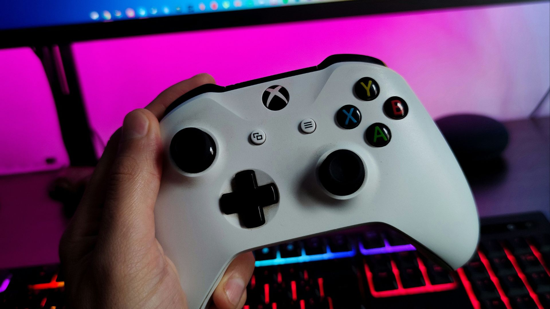 white xbox one game controller