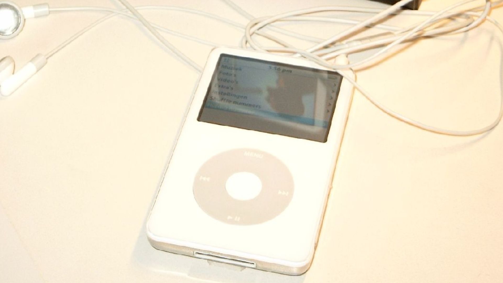 File:IPod video 30 GB white.jpg