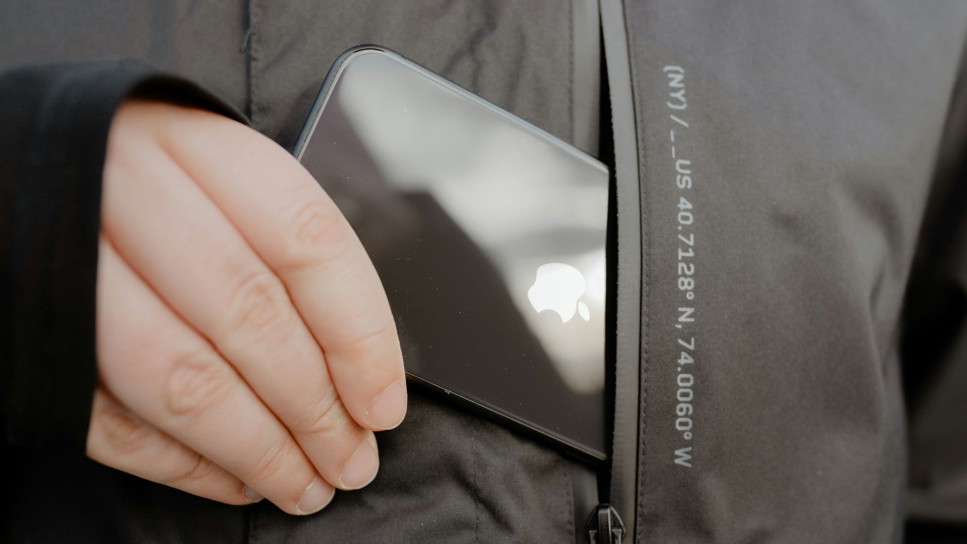 black and silver iphone 5 s