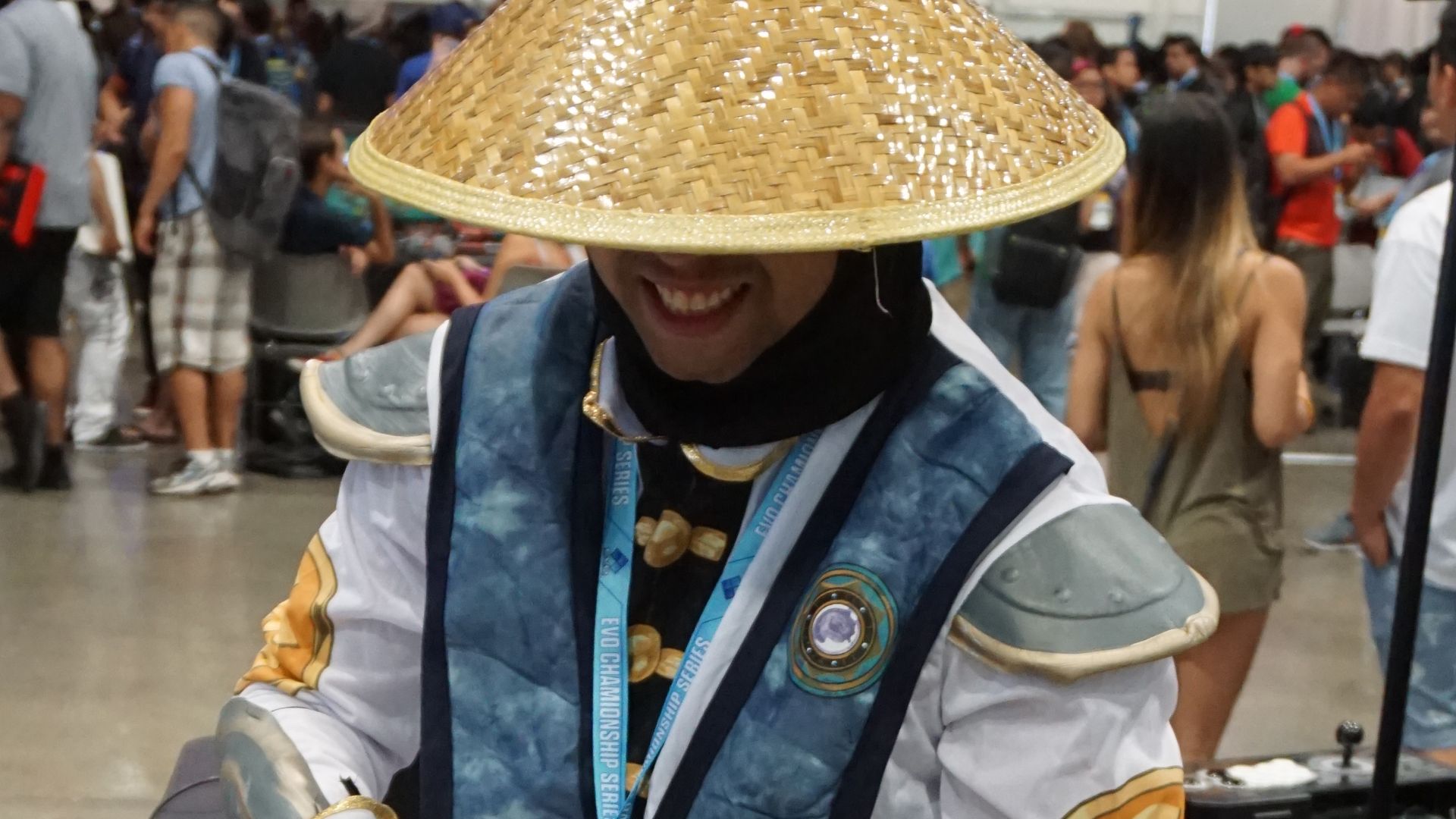 File:Cosplay of Raiden from Mortal Kombat at the 2016 EVO Championship.jpg