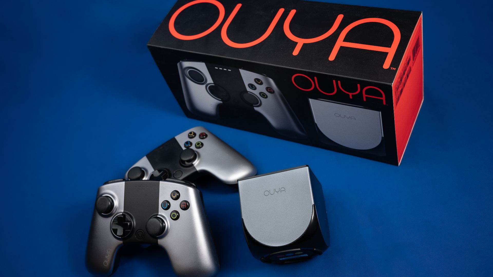 File:Ouya with controllers and box.jpg