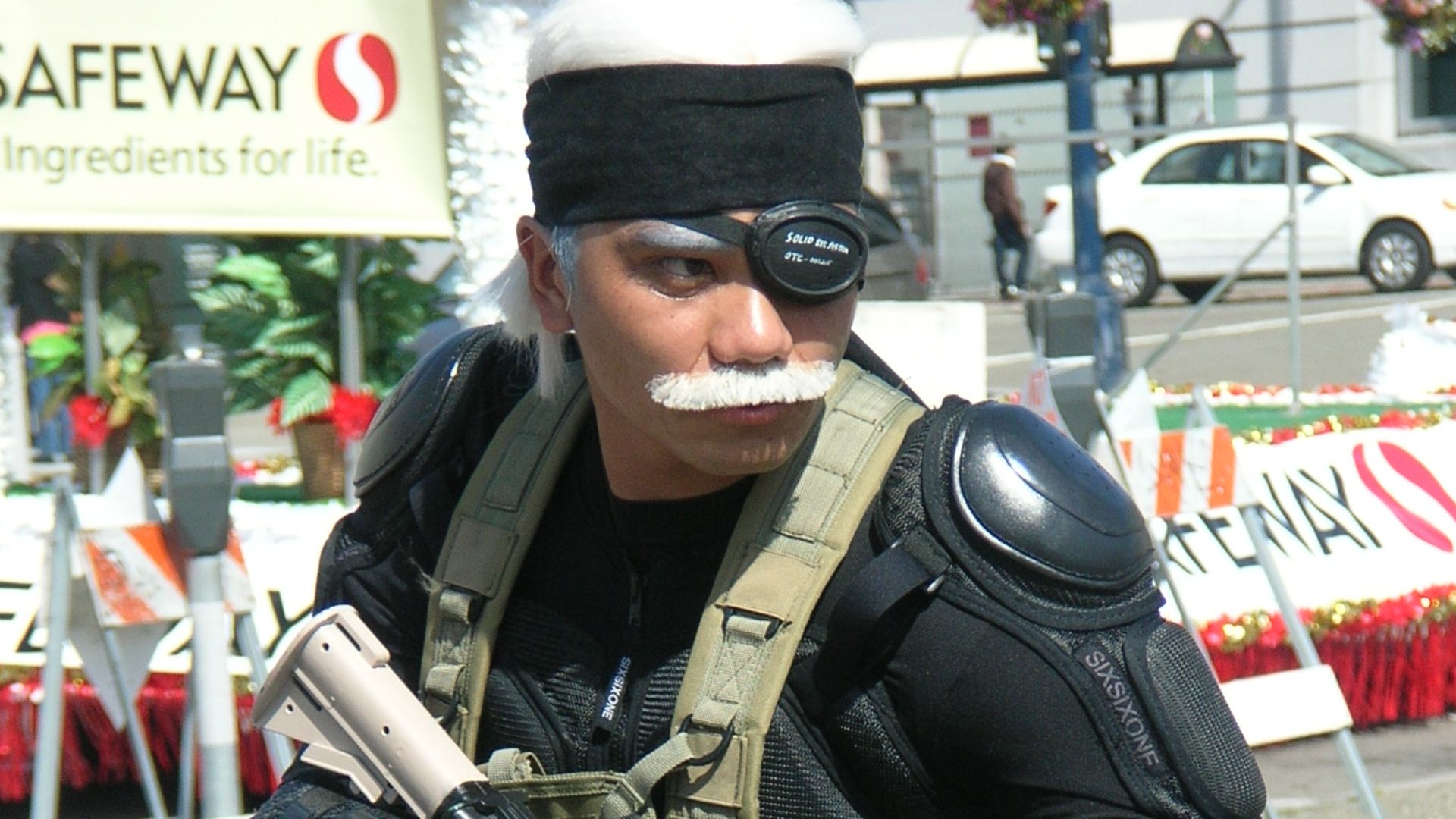 File:Solid Snake cosplayer at 2010 NCCB 2010-04-18 1.JPG