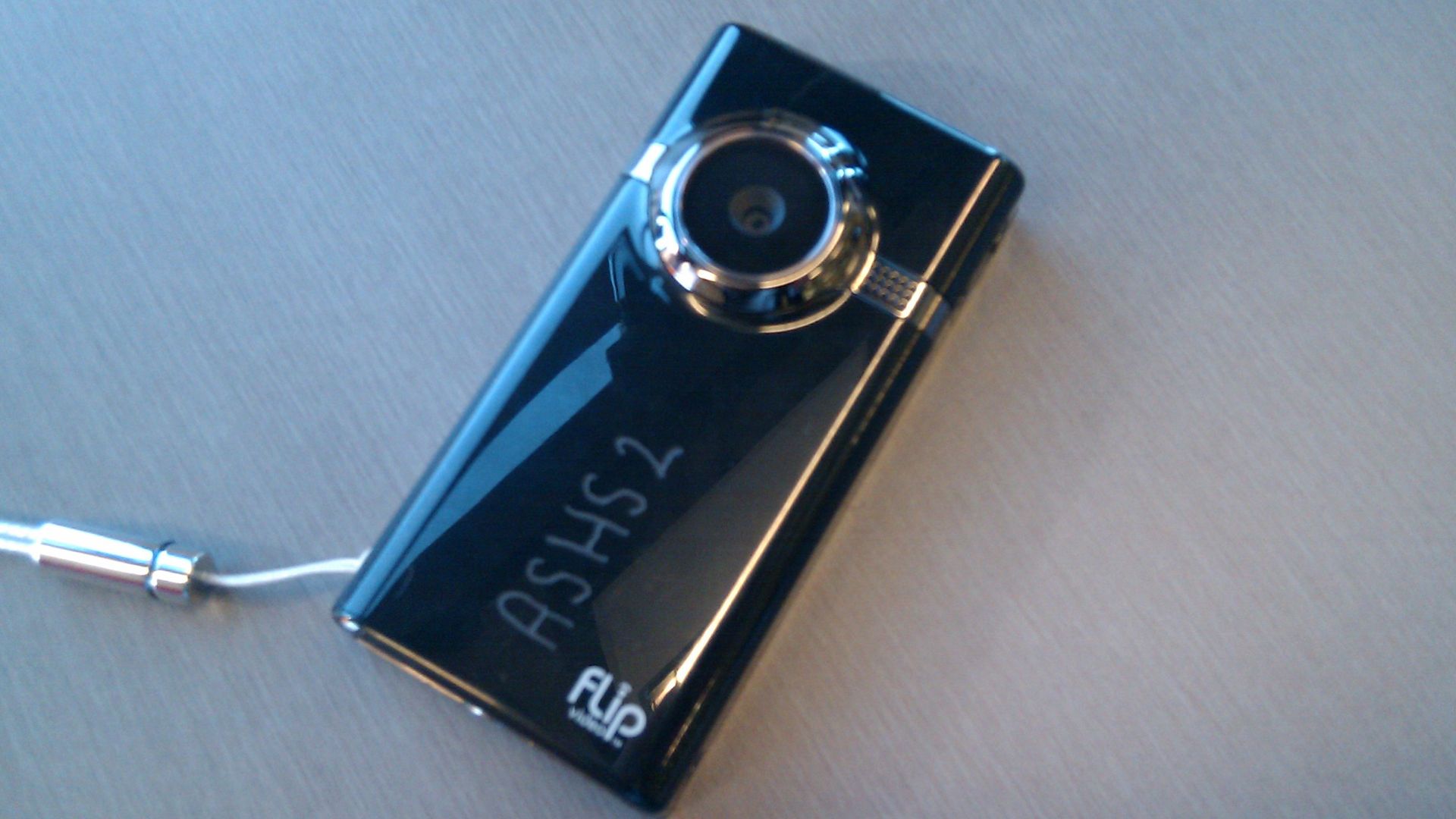 File:Flip-mino-video-camera.jpg