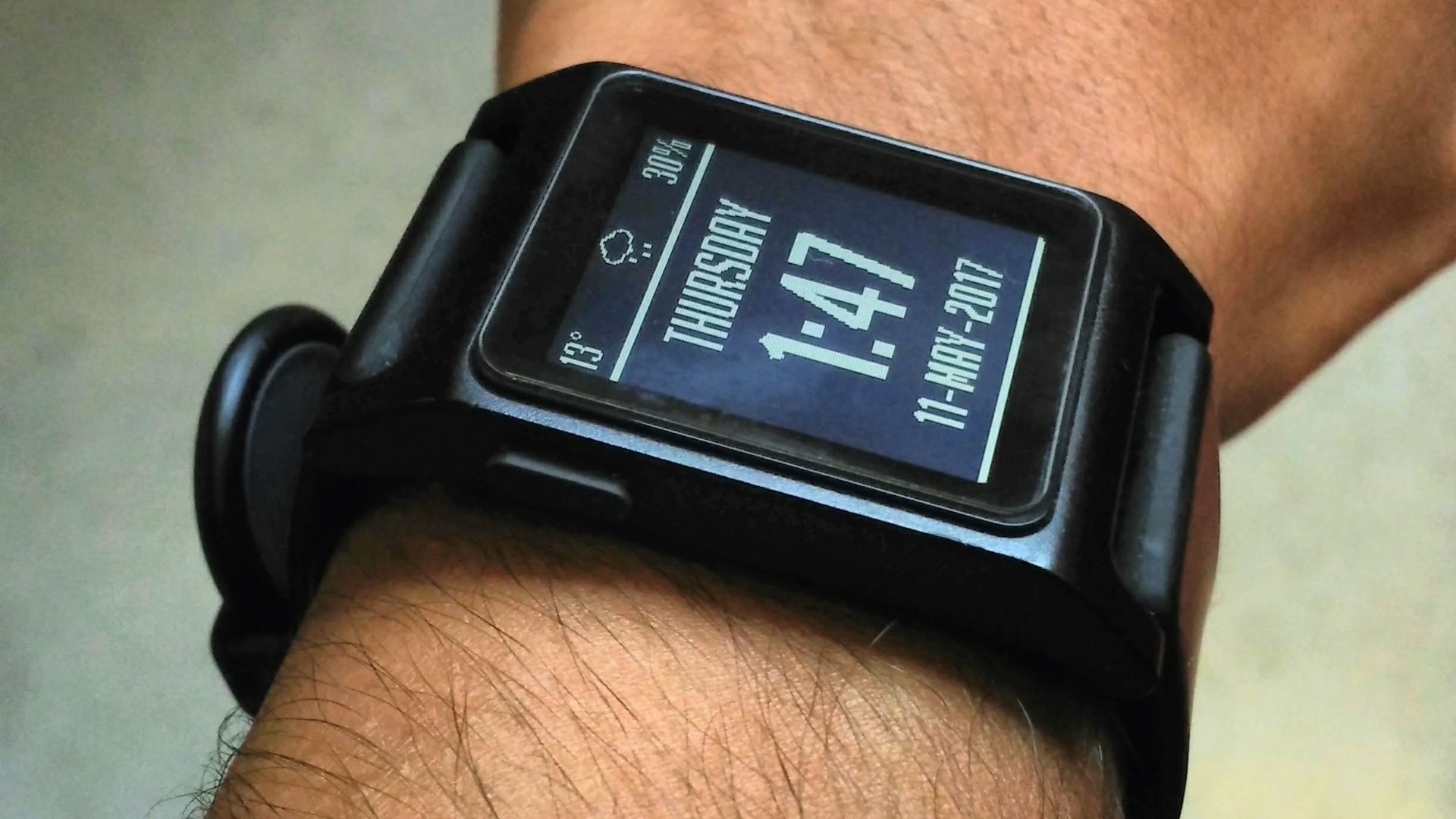 File:Pebble 2 on wrist.jpg
