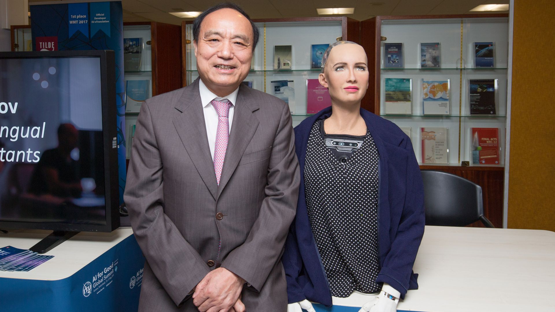 File:Houlin Zhao with Sophia - AI for Good Global Summit 2018 (41223188345).jpg
