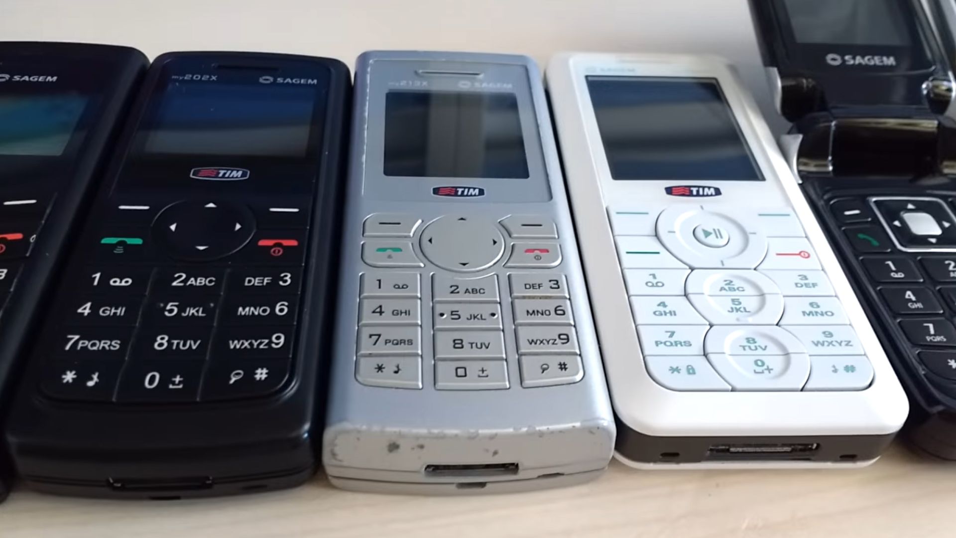 10 Forgotten Cell Phone Manufacturers & 10 That Rule The Industry