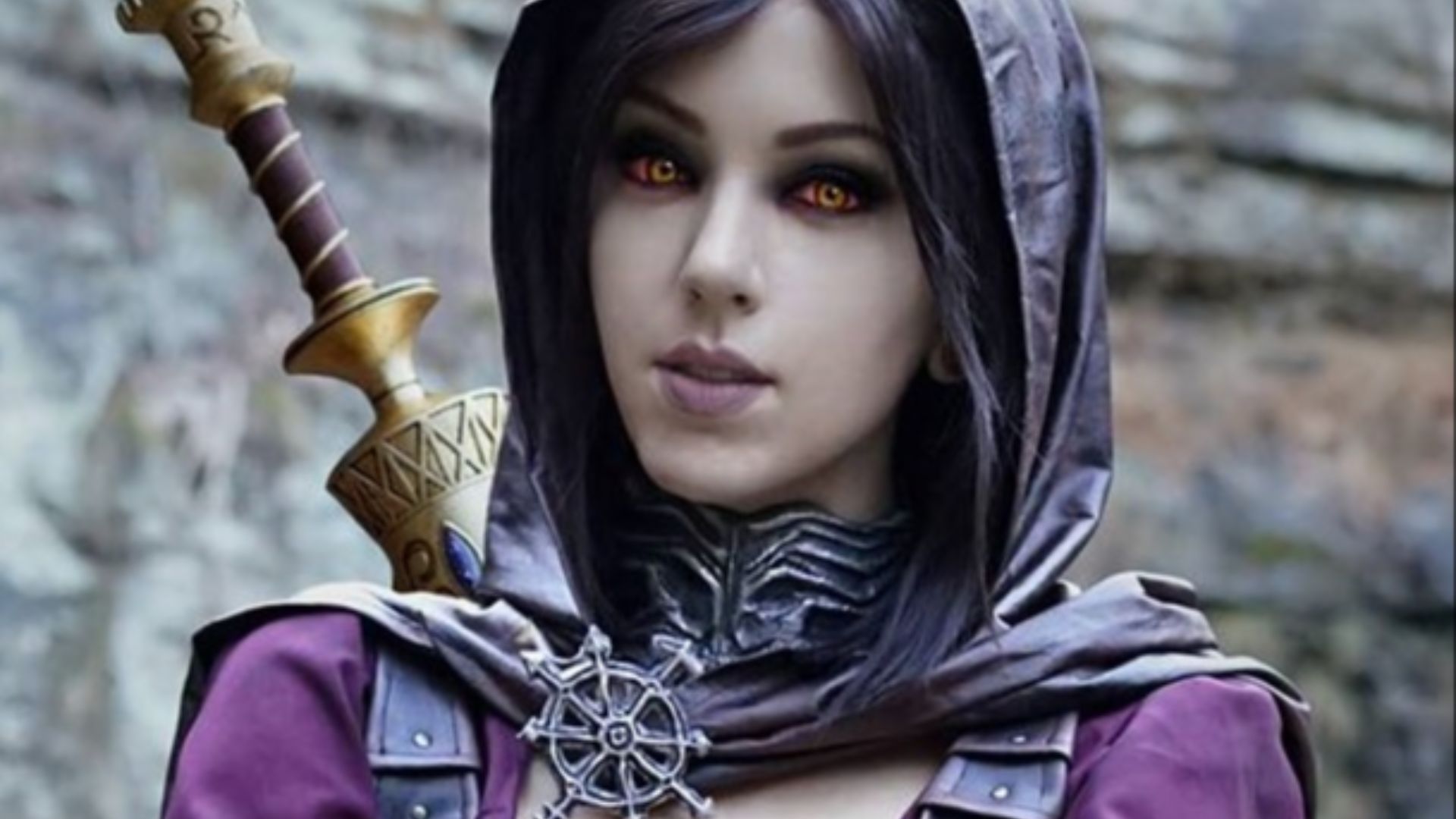 File:Cosplay por April Gloria acerca del personaje de Serana en The Elder Scrolls V Skyrim.jpg