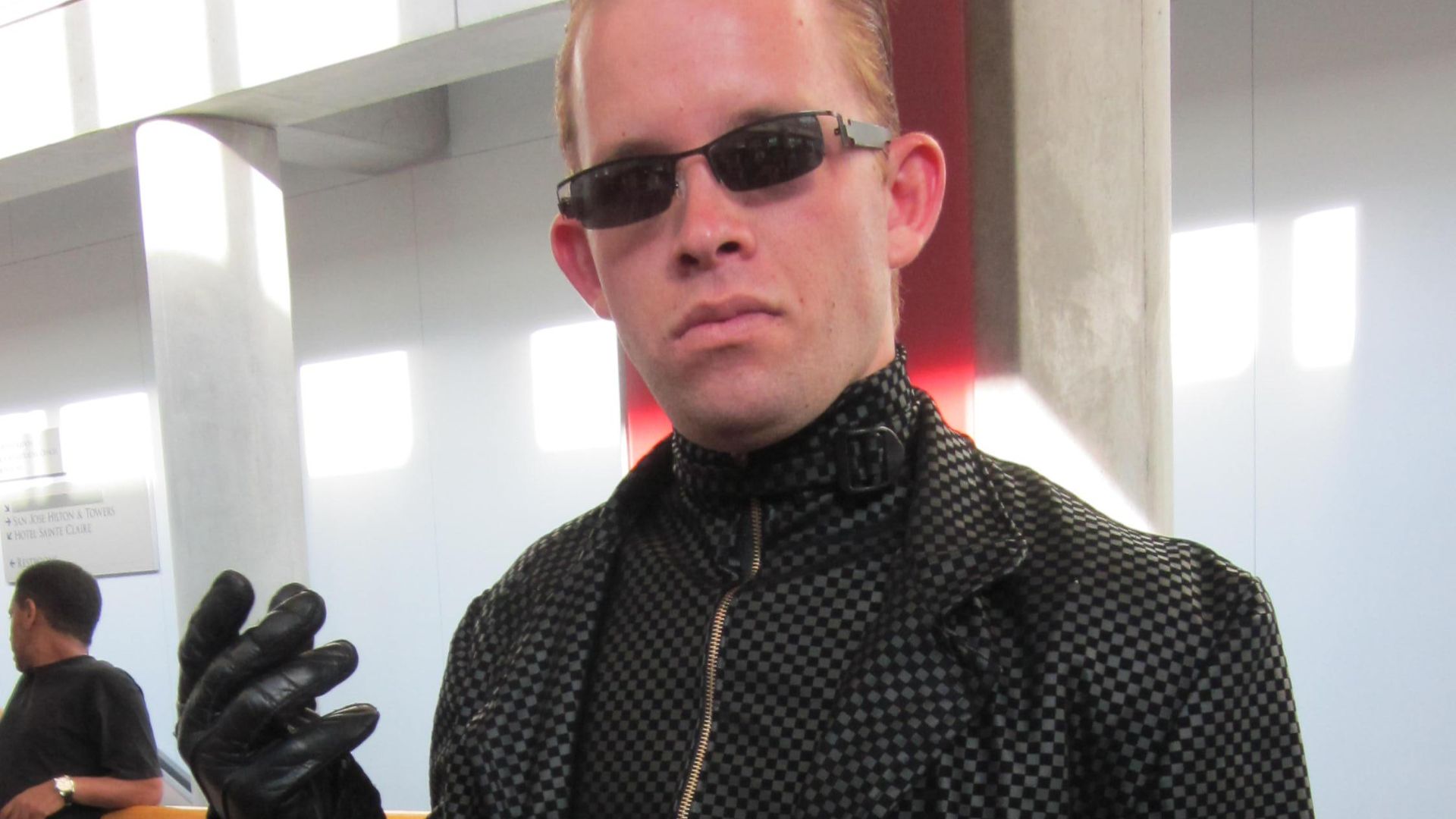 File:Albert Wesker cosplayer at FanimeCon 2010-05-30.JPG