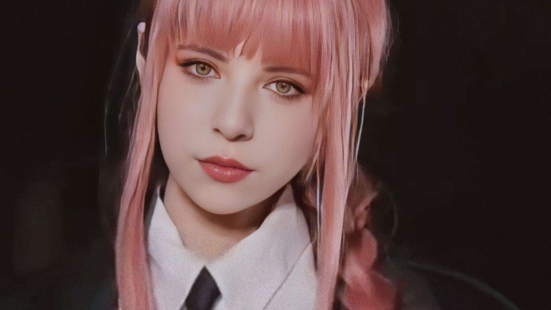 File:Jasmine Marely (marelywaffle) cosplaying as Makima from Chainsaw Man (52618867029).jpg