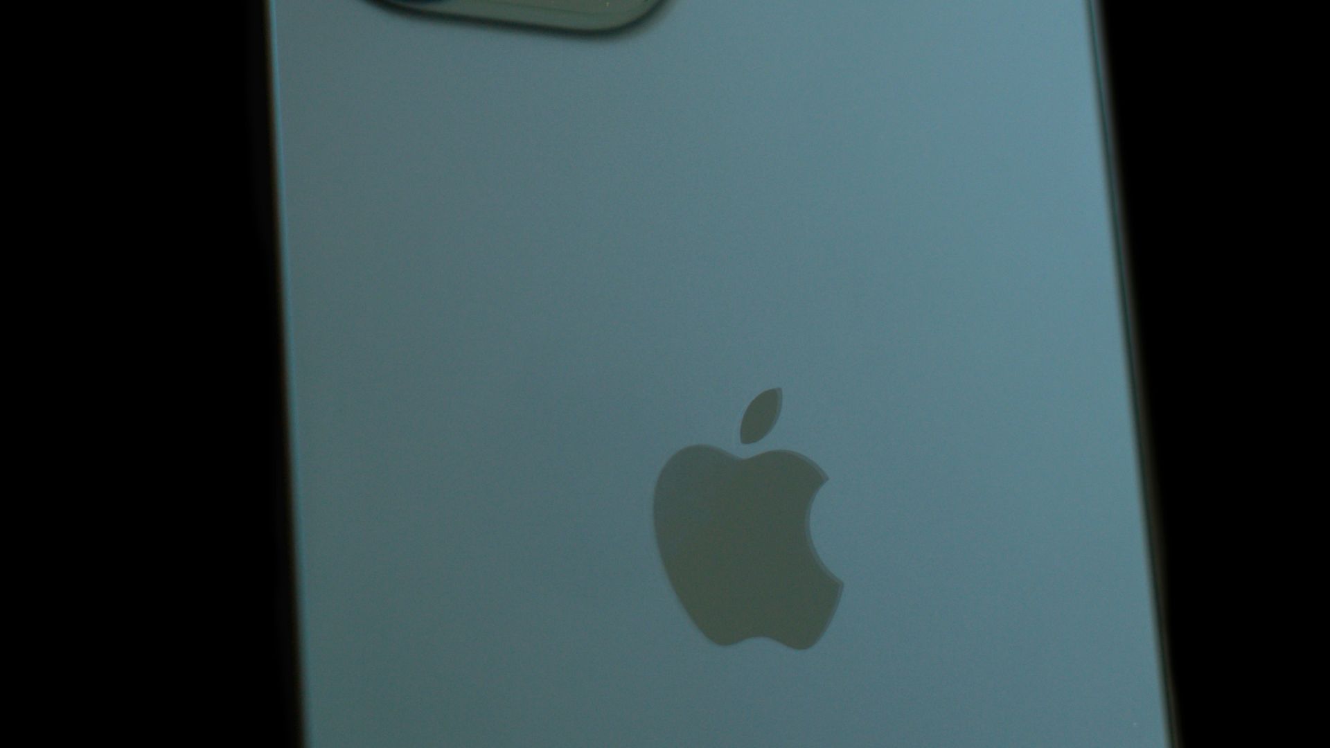 silver macbook with apple logo